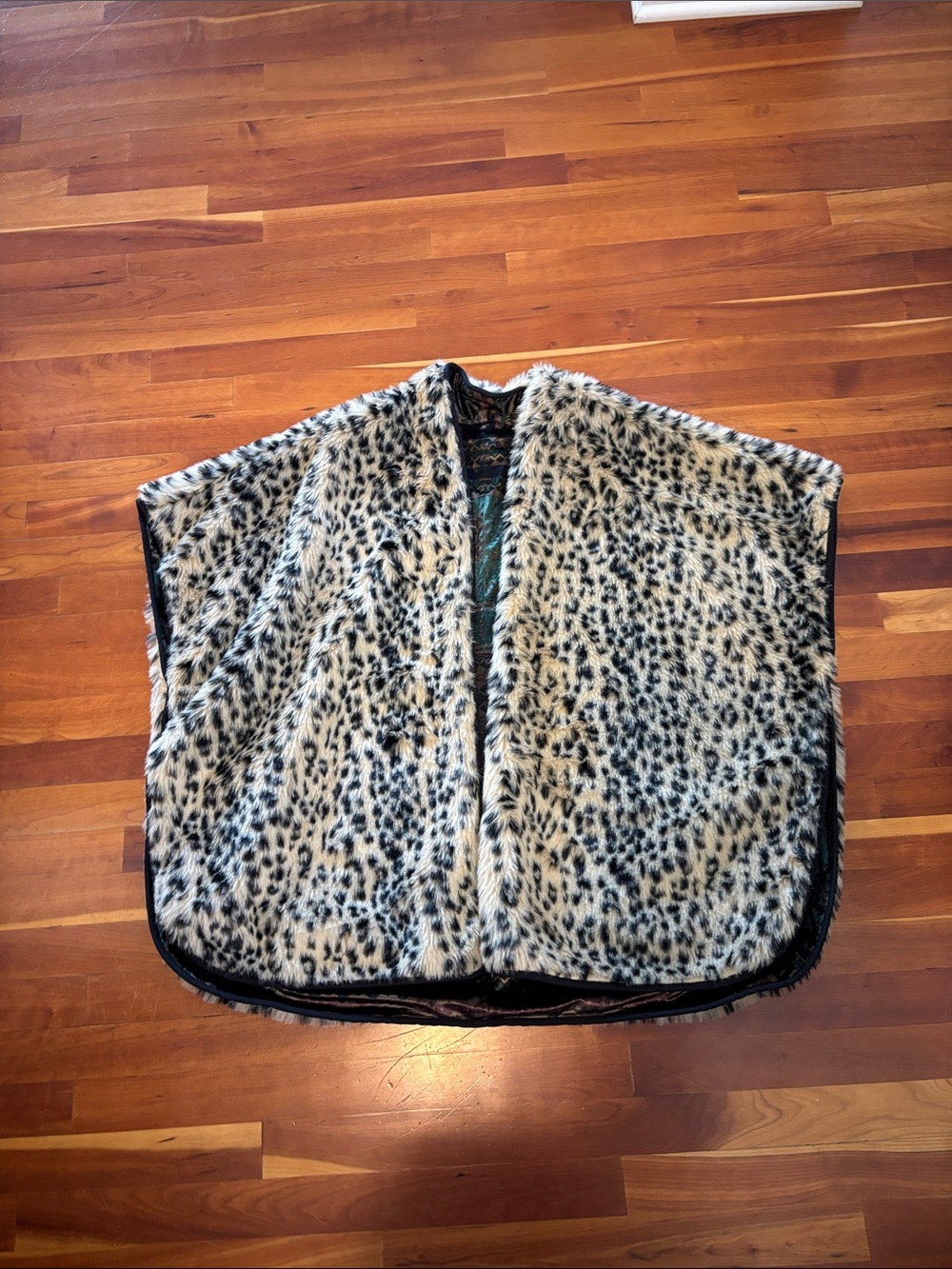 Sweet Mattitos Limited Edition Leopard Faux Fur Cape / Poncho - #048/250 Rare